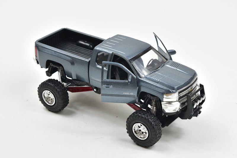 NewRay New Ray Silverado 2500 Hd Die Cast Chevrolet with Suspension 1/32Â° 54526 Blue, male - Image 4